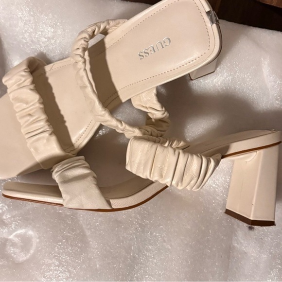 Guess white sandals in good condition - Picture 6 of 6